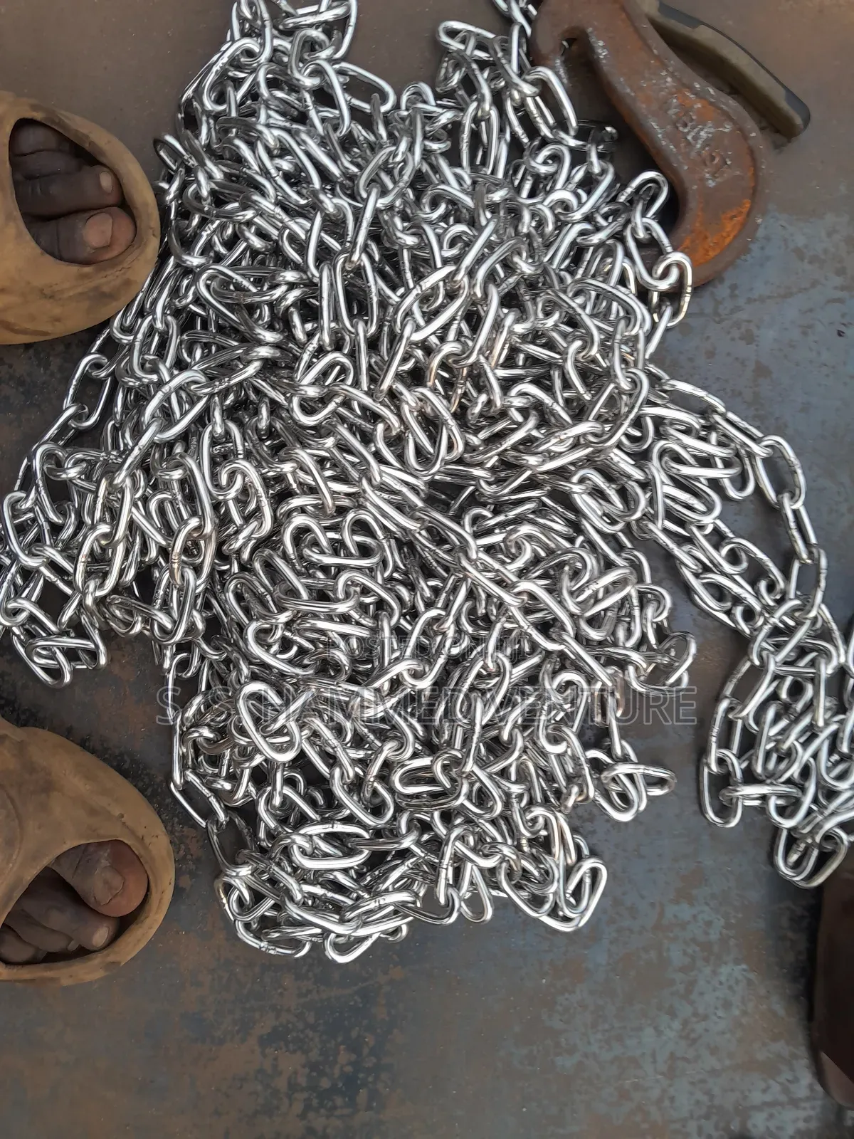 Gavalnized Expanded Chain ( 8 Mm Thickness ).