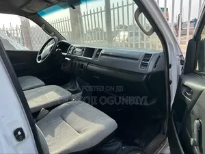 Toyota HiAce 2013 White