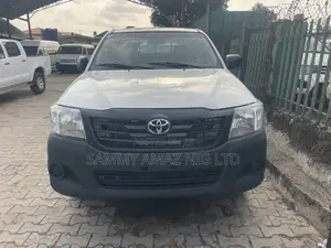 Toyota Hilux 2010 White