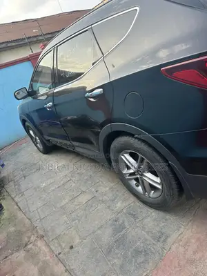 Hyundai Santa Fe SE FWD 2017 Black