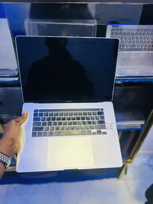 Laptop Apple MacBook Pro 2019 16GB Intel Core I7 SSD 512GB