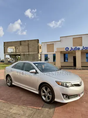 Toyota Camry SE V6 4dr Sedan (3.5L 6cyl 6A) 2012 Silver