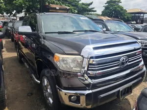 Toyota Tundra Limited 5.7L V8 4x4 Double Cab 6.6 ft. box 145.7 in. WB