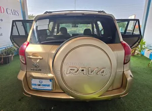 Toyota RAV4 2007 Gold