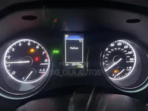 Toyota Camry LE (2.5L 4cyl 8A) 2019 Silver