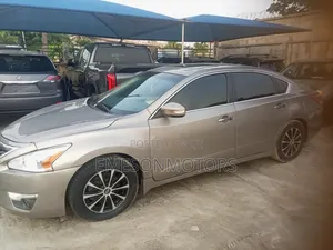 Nissan Altima Sedan 3.5 SL 2013 Gold