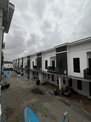 4bdrm Townhouse/Terrace in Royal Pine Estate, Lekki for sale