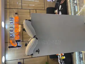 Ps5 Fat With Two Pads and One Disk