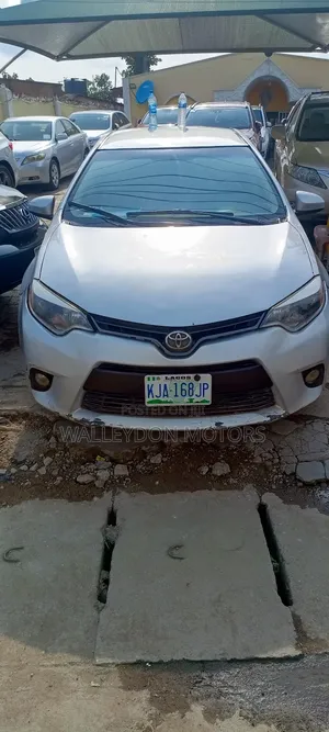 Toyota Corolla LE 4dr Sedan (1.8L 4cyl CVT) 2014 Silver