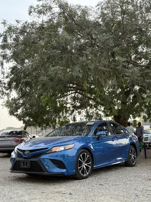 Toyota Camry SE FWD (2.5L 4cyl 8AM) 2018 Blue
