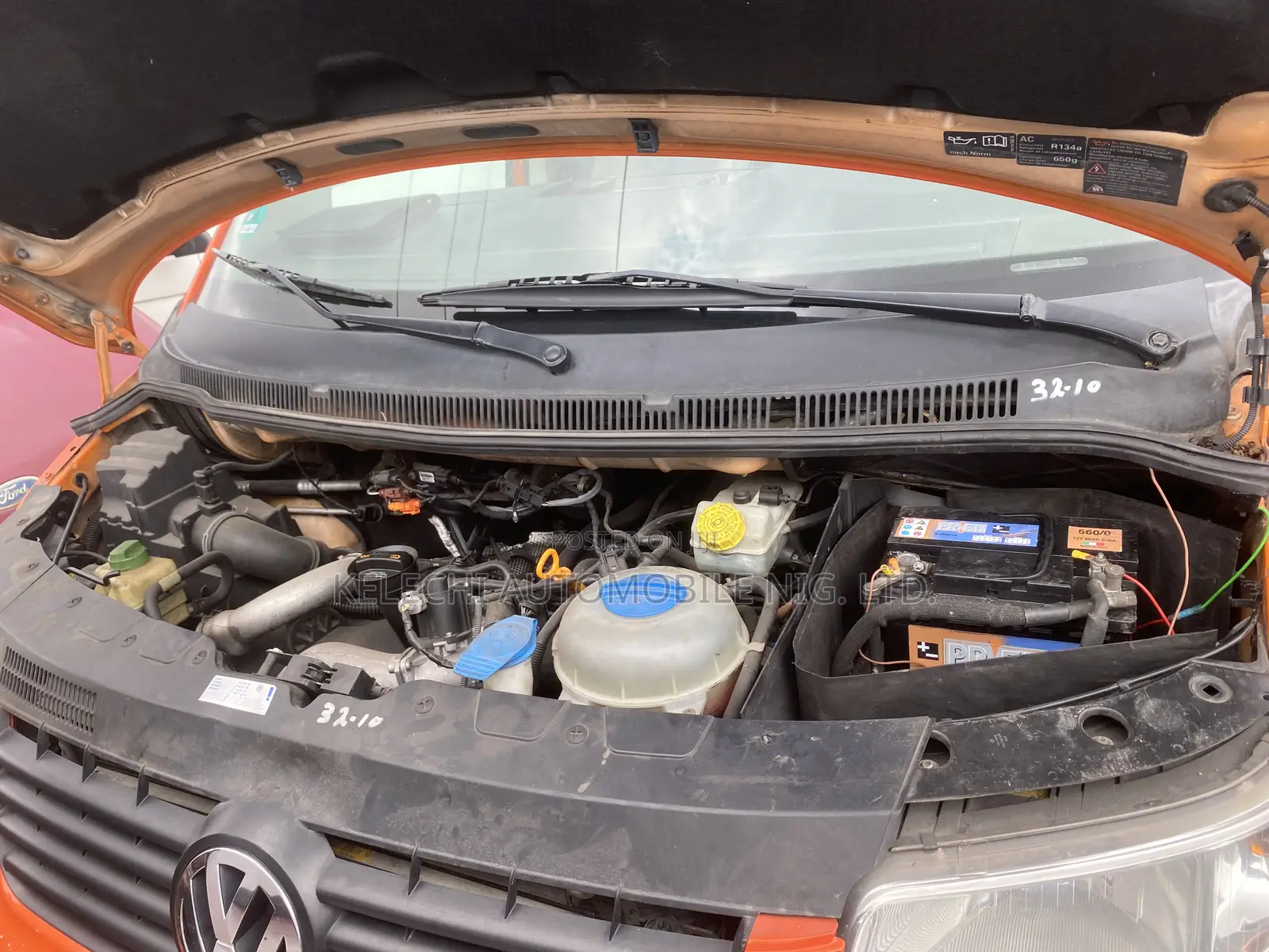 Volkswagen Transporter 2013 Orange