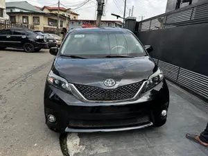 Toyota Sienna SE FWD 8-Passenger 2013 Black