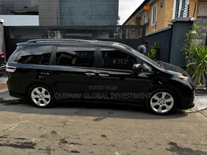 Toyota Sienna SE FWD 8-Passenger 2013 Black
