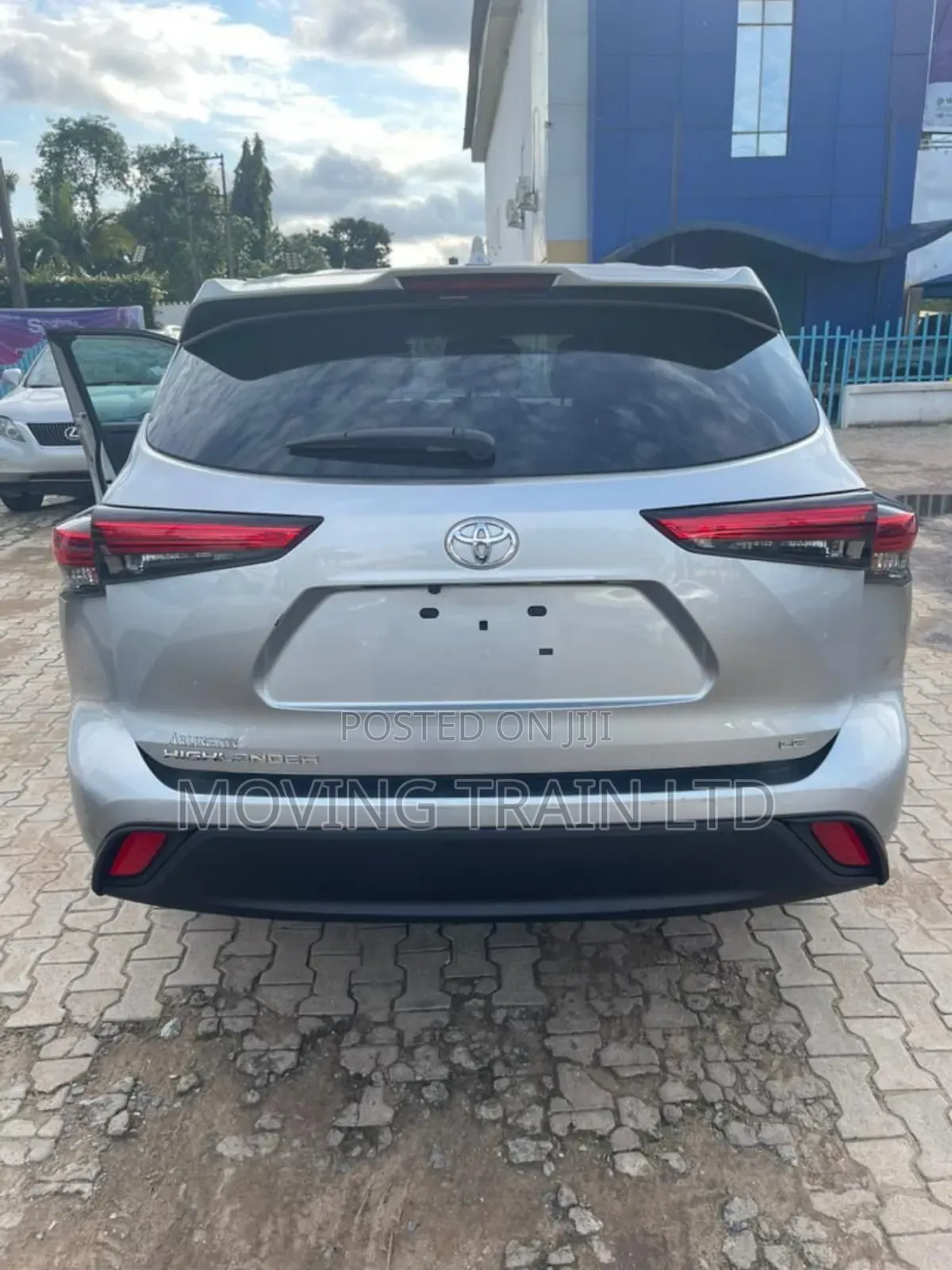 Toyota Highlander LE 2021 Silver