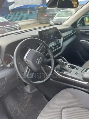 Toyota Highlander LE 2021 Silver