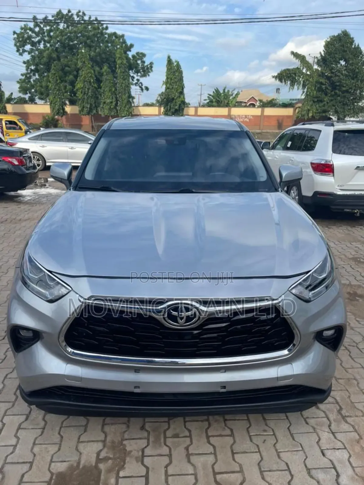 Toyota Highlander LE 2021 Silver