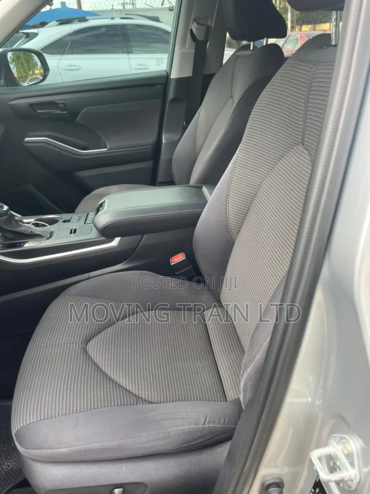 Toyota Highlander LE 2021 Silver