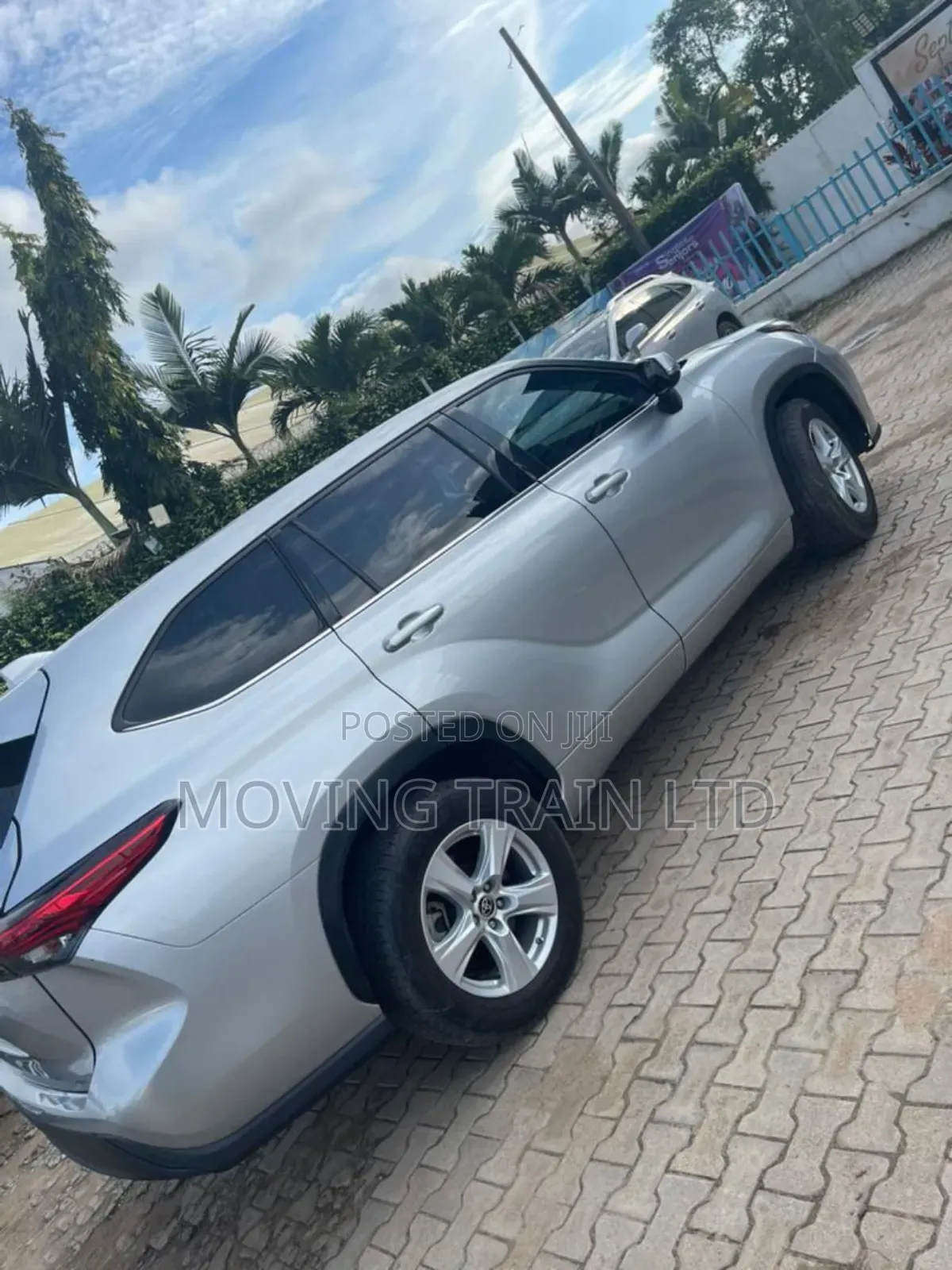 Toyota Highlander LE 2021 Silver