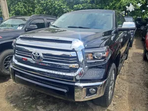 Toyota Tundra Limited 5.7L V8 4x4 Double Cab 6.6 ft. box 145.7 in. WB