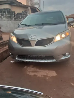 Toyota Sienna SE 8 Passenger 2011 Gray