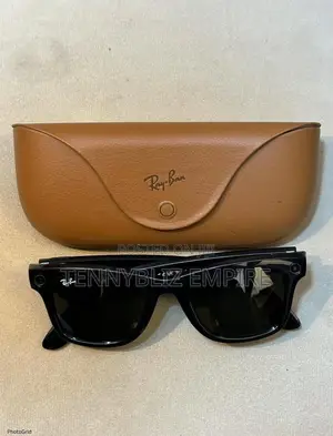 Ray-Ban Meta Smart Glasses — Wayfarer Edition.