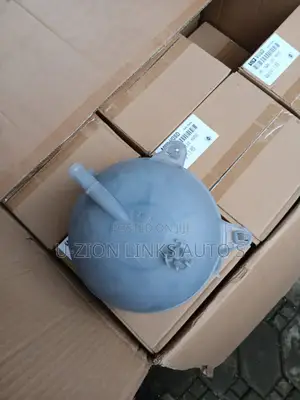 Water Container for Passat Cc, Se, Tsi and Tiguan 2017