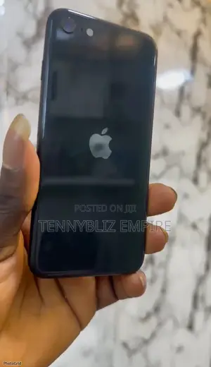 Apple iPhone SE (2020) 64 GB Black