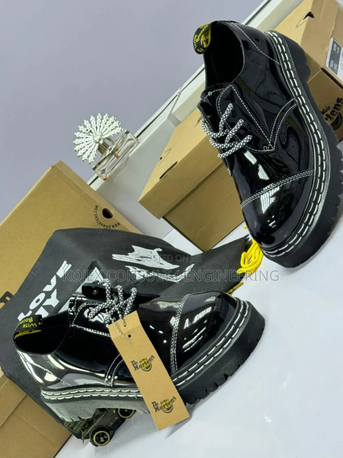 Dr. Airwair Martens (Transparent Sole)