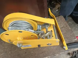 2600lbs Boat Hand Winch With Steel Cable and Hook (1.3ton)