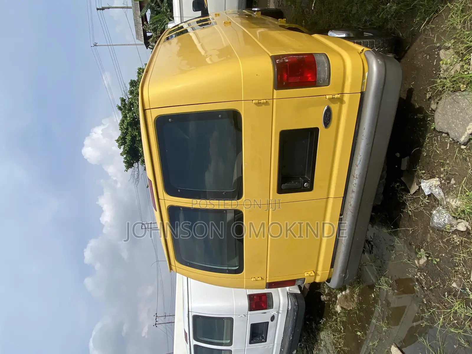 Ford E250 2002 Yellow