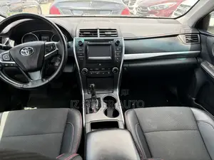 Toyota Camry SE 4dr Sedan (2.5L 4cyl 6A) 2016 White