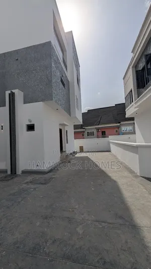 5bdrm Penthouse in Kolapo Ishola Gra, Akobo for sale