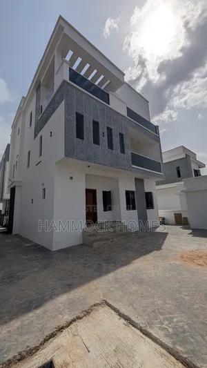 6bdrm Penthouse in Kolapo Ishola Gra, Akobo for sale