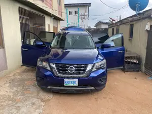 Nissan Partfinder 2015 Available for Rent Per Day