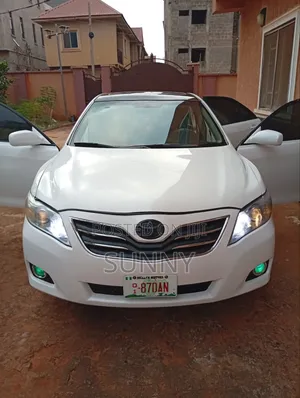 Toyota Camry XLE 4dr Sedan (2.5L 4cyl 6AM) 2010 White
