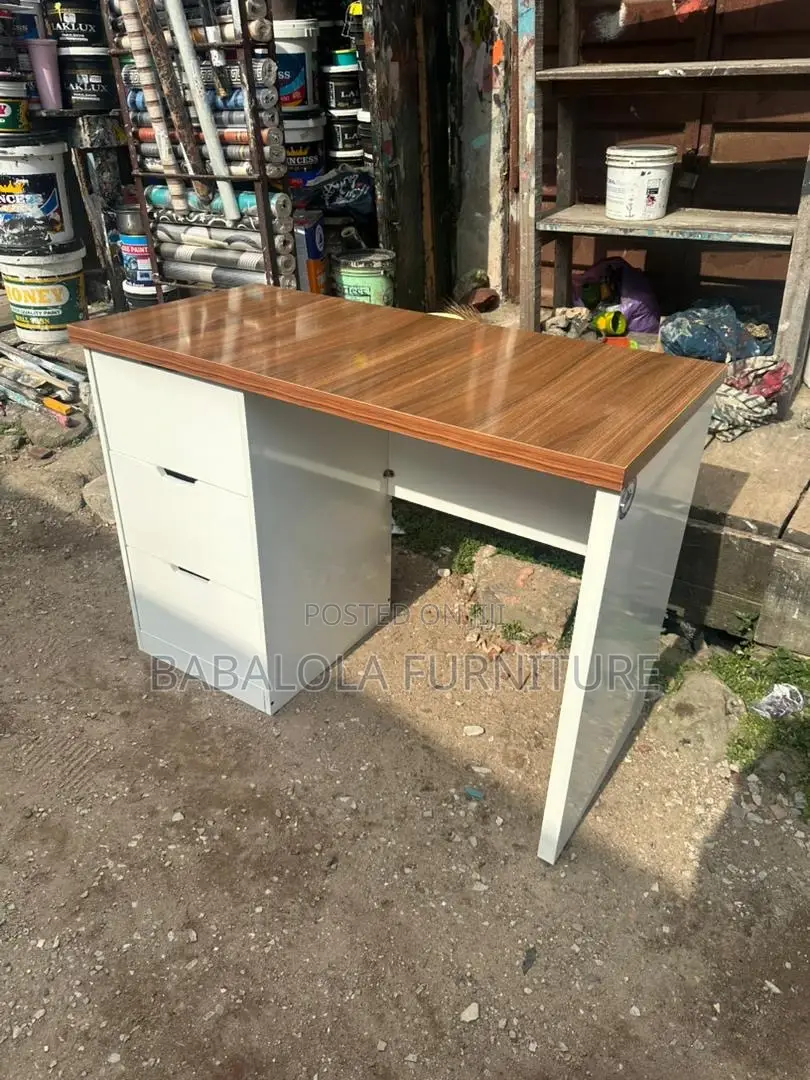 4 Feet Office Table