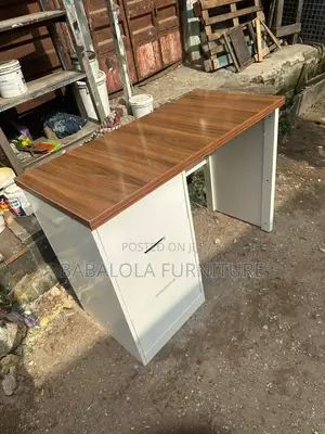 4 Feet Office Table
