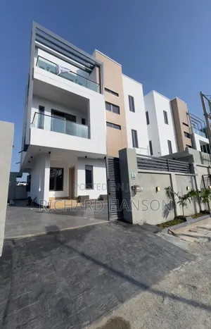 5bdrm Duplex in In Lekki, Sangotedo for sale