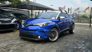 Toyota C-HR XLE FWD Sport Utility (2.0L 4cyl 2AM) 2018 Blue