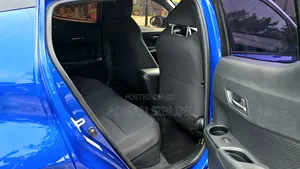 Toyota C-HR XLE FWD Sport Utility (2.0L 4cyl 2AM) 2018 Blue