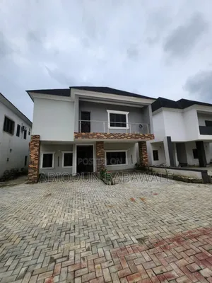 5bdrm Duplex in Jahi Gilmore for sale