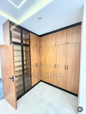 3bdrm Block of Flats in Main Wuye for rent