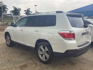 Toyota Highlander Limited 3.5l 4WD 2013 White