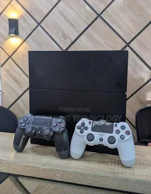 Playstation 4 Fat With 10games and 2pads