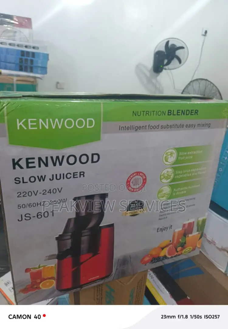 Compact Kenwood Js-601 Juicer, Slow Squeeze System