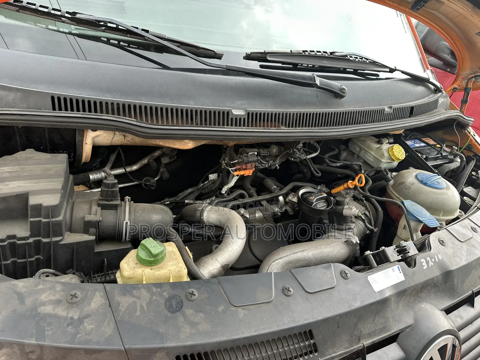 Volkswagen Transporter 2013 Orange
