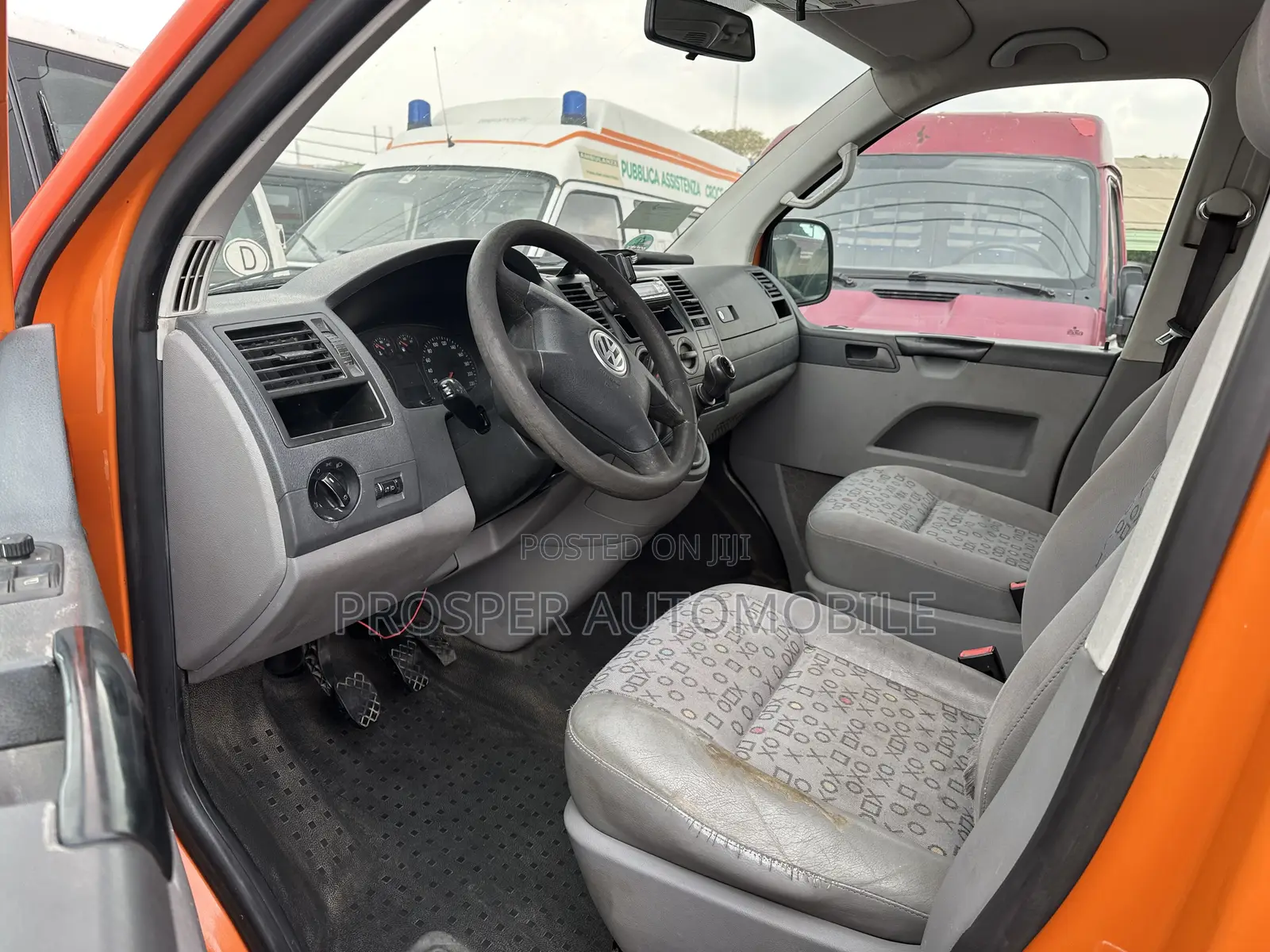 Volkswagen Transporter 2013 Orange