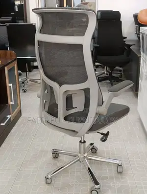Durable Swivel Chair With Adjustable Hand