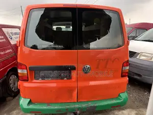 Volkswagen Transporter 2013 Orange