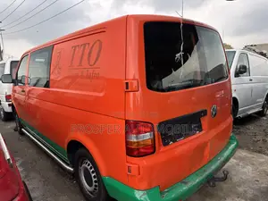 Volkswagen Transporter 2013 Orange